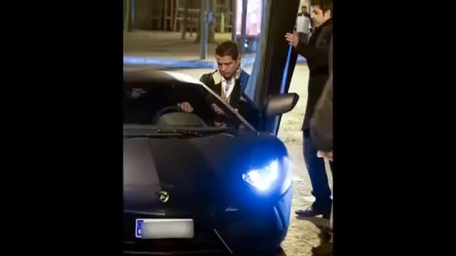 Cristiano Ronaldo Lamborghini e Özil Ferrari смотреть онлайн