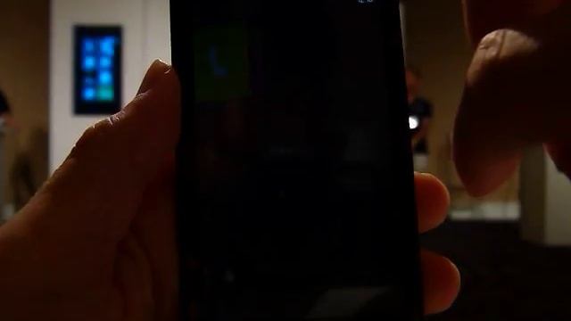 「Windows Phone IS12T」（試作機）の新しいUI смотреть онлайн