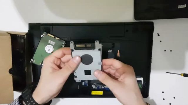 SSD Nasıl Takılır? (Samsung NP300E5A) смотреть онлайн
