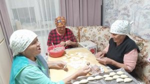 Приехали мама с Ларисой // лепим домашние пельмени 🥟🥟🥟//по просьбе 🎶//