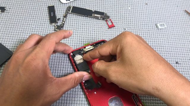 Installation iPhone 7 Plus | New iPhone Red Edition | Rebuild Broken iPhone смотреть онлайн