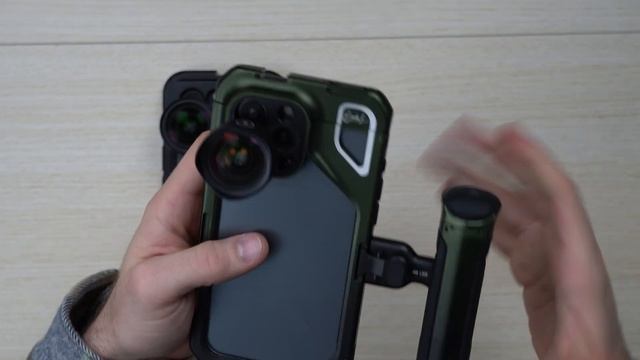 Neewer vs SmallRig iPhone 15 Pro Max Cage Rig смотреть онлайн