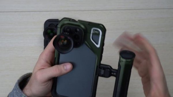 Neewer vs SmallRig iPhone 15 Pro Max Cage Rig