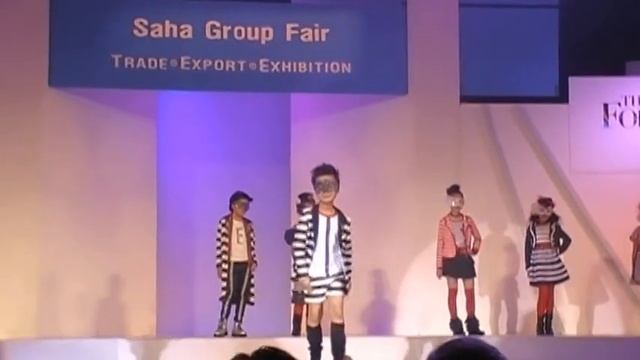 ELLE KIDS FASHION CAT WALK