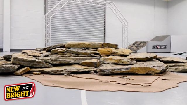 New Bright - R/C 1:10 Scale Terraingers 4x4 Quad Crawler смотреть онлайн