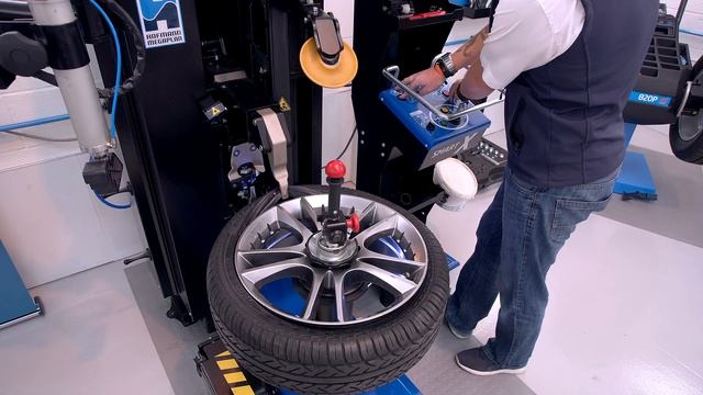 The Ultimate Tyre Fitting & Removal Technology | Smart X смотреть онлайн