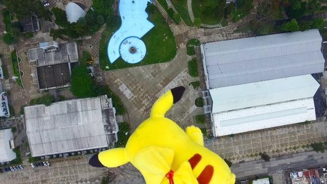 Can Pikachu protect iPhone SE from 1,000 FEET Drop Test?!! - Pokemon Go edition смотреть онлайн
