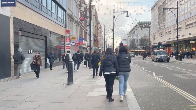 Oxford Street window shopping on a Windy day 🛍 смотреть онлайн