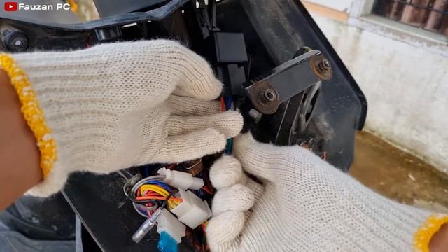 Pemasangan GPS Tracker Di Motor Dengan Mudah смотреть онлайн