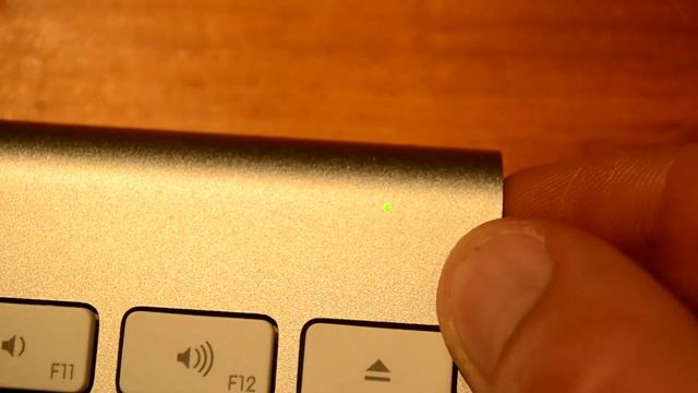 Apple Wireless Keyboard with iPad смотреть онлайн