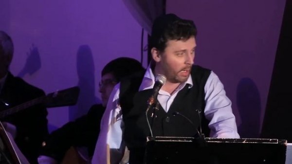 "Fiddler on the roof" (Скрипач на крыше) по рассказам Шолом Алейхема на музыку из мюзикла  Дж.Бока