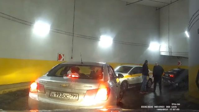 Таксист попутал выезд и попёр против встречки! (Кунцево-Плаза)  #яндекстакси