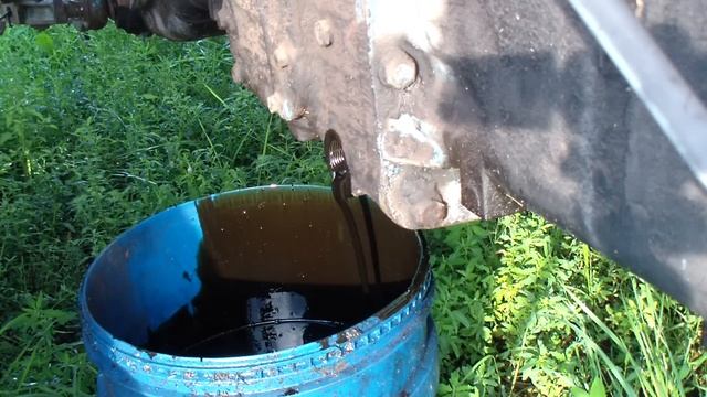 МТЗ 50, слив гидравлических жидкостей после долгого простоя. смотреть онлайн