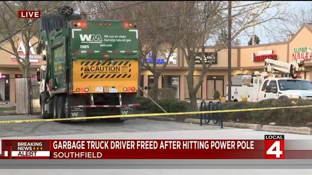 Garbage truck driver freed after hitting pole with live power lines смотреть онлайн