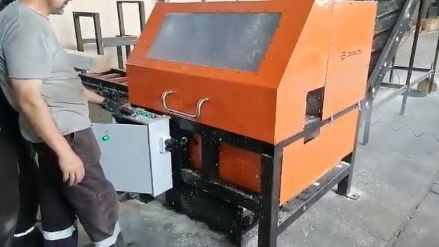 Заводские испытания нового станка для изготовления прямоугольных пазов в брусовой заготовке! смотреть онлайн