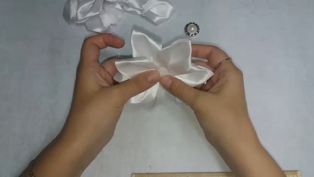 КРАСИВЫЕ ШКОЛЬНЫЕ БАНТИКИ ИЗ ЛЕНТ , МК / DIY BEAUTIFUL SCHOOL RIBBON BOWS смотреть онлайн