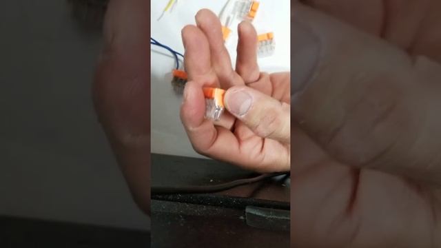 How to release the wire from push in connector or wago смотреть онлайн