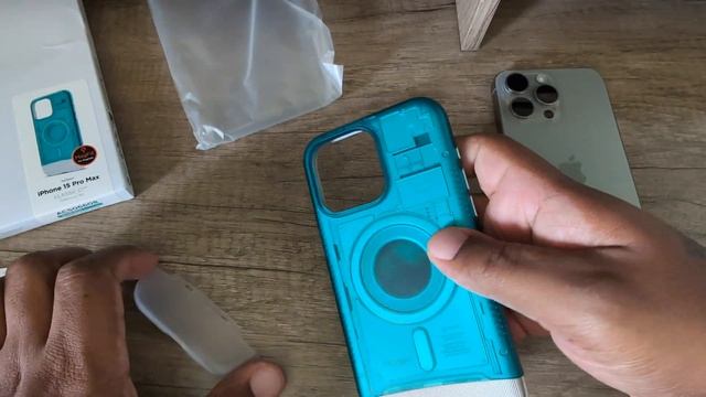 iPhone 15 Pro Max Spigen Classic C1 Case Unboxing смотреть онлайн