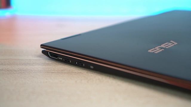 Asus ZenBook Flip S (UX371EA) Hands-On and First Impressions смотреть онлайн