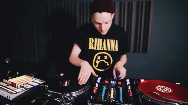 DJ Rafik´s hommage to PLUS ONE of the Scratch Perverts смотреть онлайн