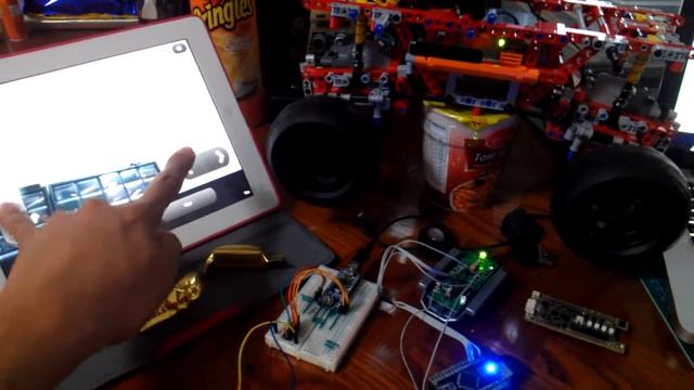 Lego 9398 mobot + Ipad remote + Android webcam + IOIO controller test video смотреть онлайн