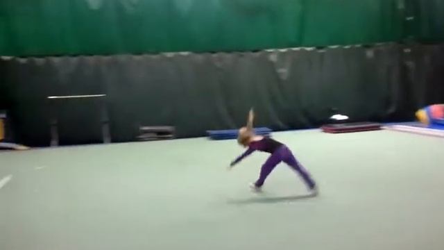 sissy's round off back handspring смотреть онлайн