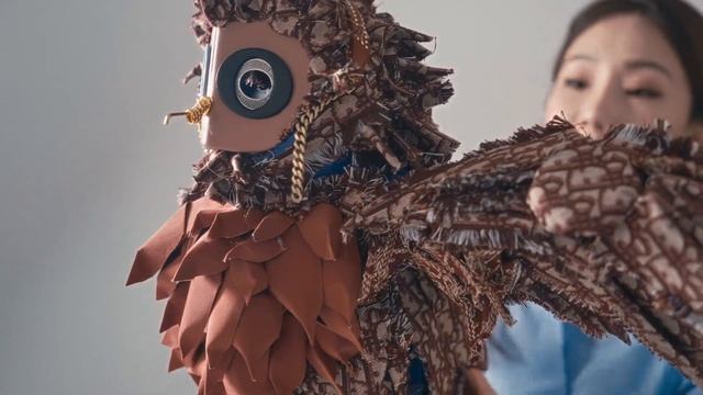 The Savoir-Faire Behind the Anniversary Window Displays at 30 Montaigne смотреть онлайн