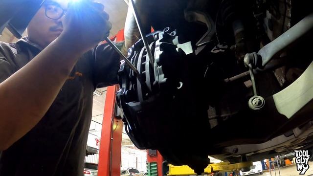 2014 Maserati Ghibli Front Brake Replacement смотреть онлайн