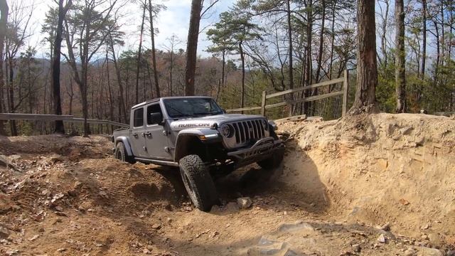 Jeep Gladiator Off-roading With 37” Tires смотреть онлайн