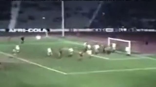 Gerd Muller (Bayern Munique) - 23/11/1974 - Bayern Munique 2x2 Rot-Weib Essen - 2 gols смотреть онлайн