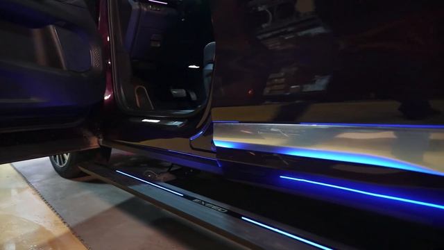 EXEED VX с оригинальными выдвижными подножками