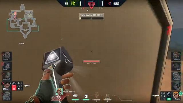 The Best Raze In The World! Yacine low hp clutch against NIP! смотреть онлайн