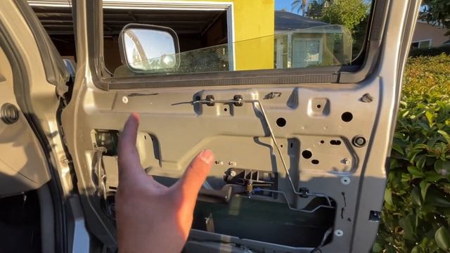HOW TO REPLACE A WINDOW REGULATOR ON A HUMMER H2. смотреть онлайн