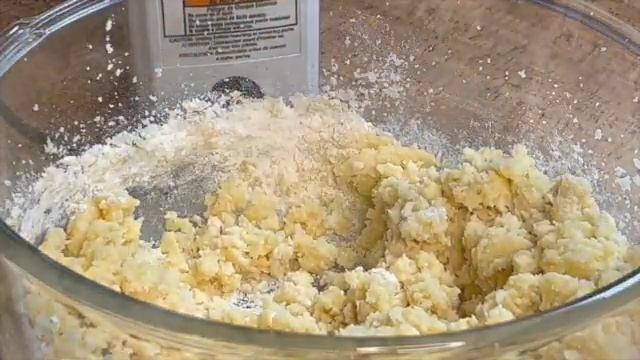 Grandma Makes The Best Pound Cake - Grandma's Sour Cream Pound Cake - Kitchen Katter смотреть онлайн