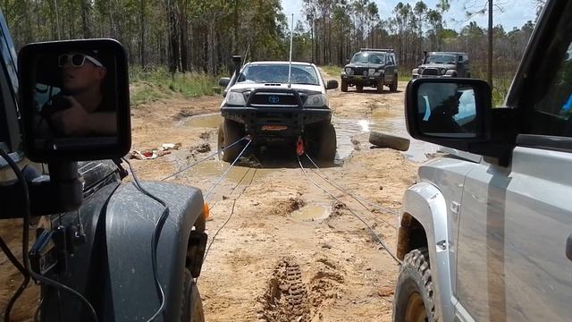 Jeeps Having Fun смотреть онлайн
