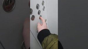 Попытки застрять в лифте