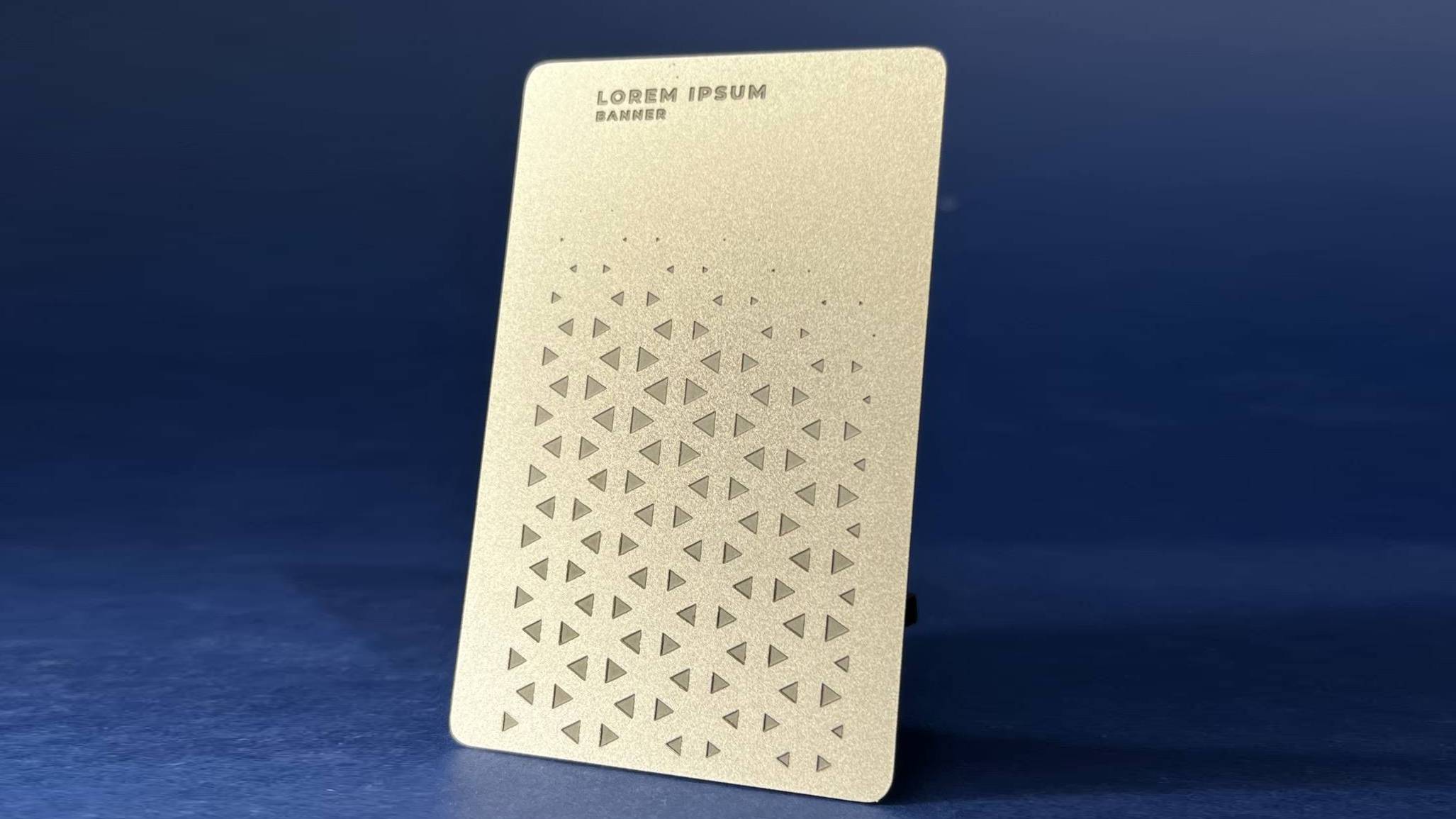 Металлическая карта с глубокой гравировкой