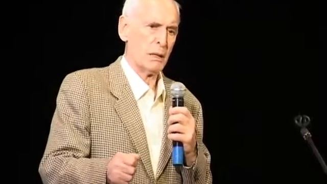 24 мая Новозыбков аплодисментами встречал легенду советского кино — Василия Ланового смотреть онлайн