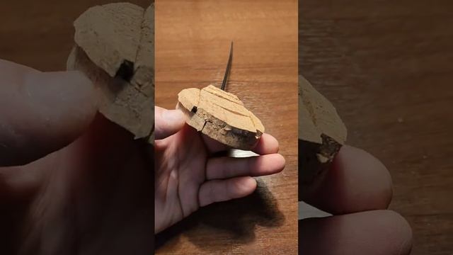 Оклейка пластмассовой ручки пробкой удочки мормышки. Стало очень удобно держать. смотреть онлайн