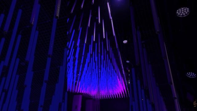 3d инсталляция из пиксельных трубок смотреть онлайн
