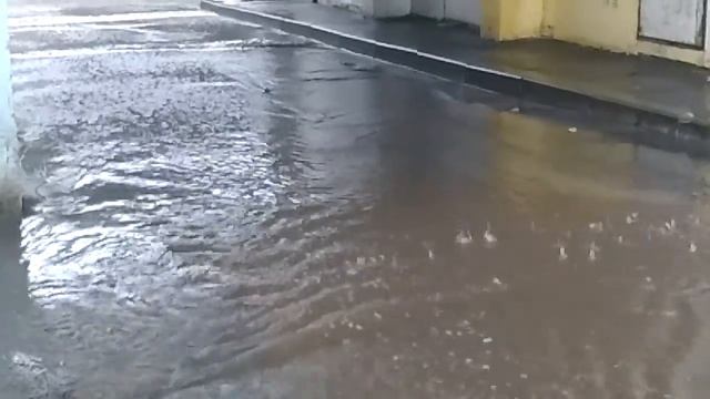 Дворы Иркутска во время дождя 24.08.2018 смотреть онлайн
