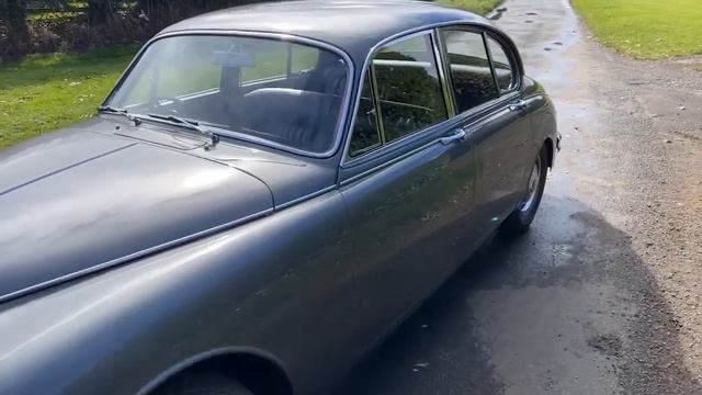 1965 Daimler 2½ Litre V8 Saloon смотреть онлайн