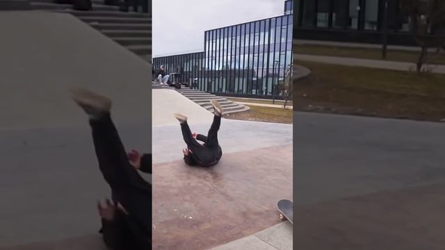 ЛОМАЕМ СЕРЕБРЯНЫЙ СКЕЙТ‼️ #скейтборд #скейт #а4 #шортс #shorts #шортс #рекомендации #топ #рек смотреть онлайн