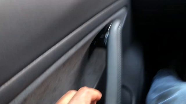 Tesla Model 3 – Opening door from inside смотреть онлайн