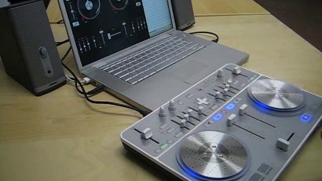 First look: Vestax Spin DJ Controller with Algoriddim djay Software смотреть онлайн