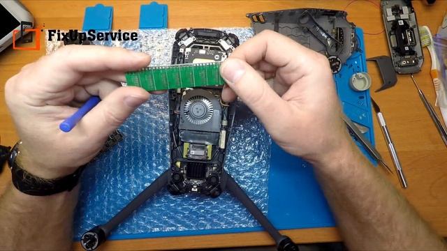 Dji Mavic 3 cine проблемы с подвесом камеры, дергается изображение при боковых пролетах смотреть онлайн