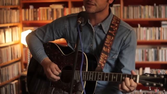 Nick Capaldi - 'First Of The Runaways' | UNDER THE APPLE TREE смотреть онлайн