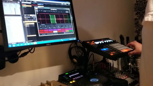 Serato Sample and Maschine MK1 running on Windows 7 смотреть онлайн