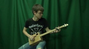Гитара из картонной коробки. cardboard box guitar