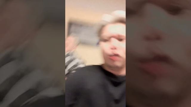 Кто лучше слева или справа ? смотреть онлайн